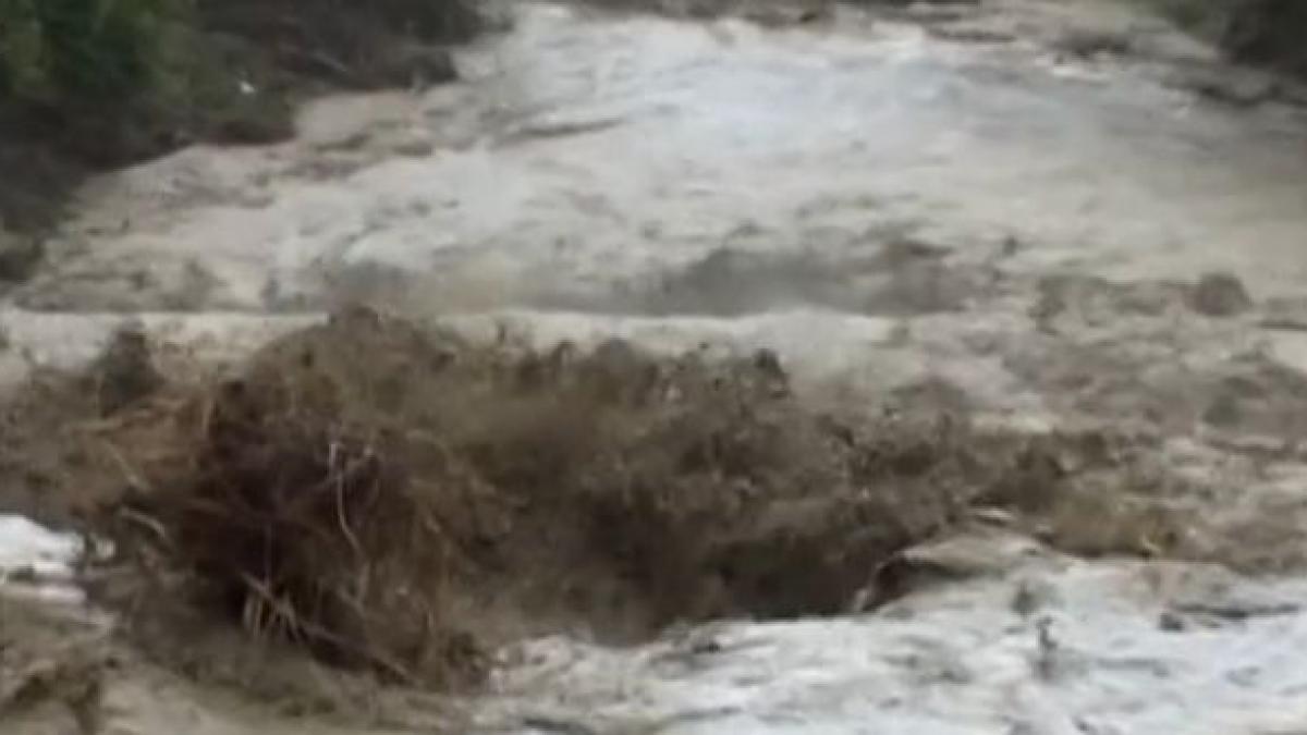 o viitura puternica a maturat valea prahovei