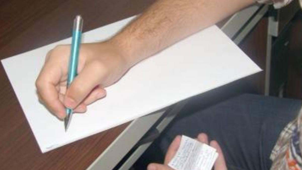 bacalaureat 2016 elev eliminat de la examen dupa ce a incercat sa copieze