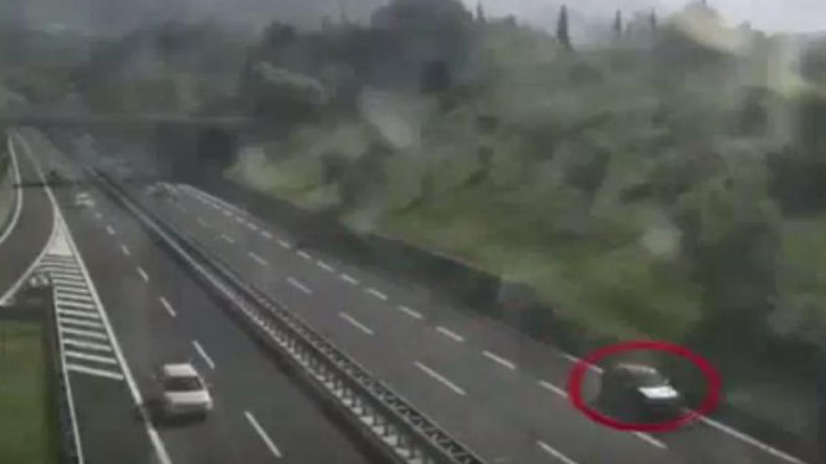 a circulat peste 15 kilometri pe contrasens pe o autostrada din italia ce le a spus apoi