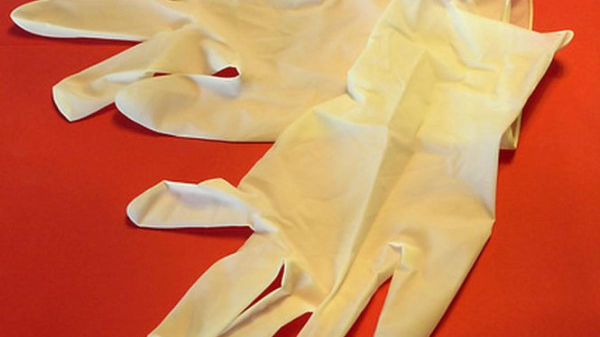 dezvaluirile unui medic din bucuresti manusi chirurgicale si comprese resterilizate si refolosite