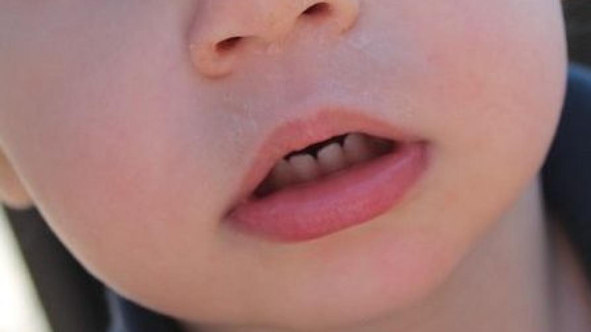 doamna cu pantofi albastri povestea din romania care a impresionat internetul