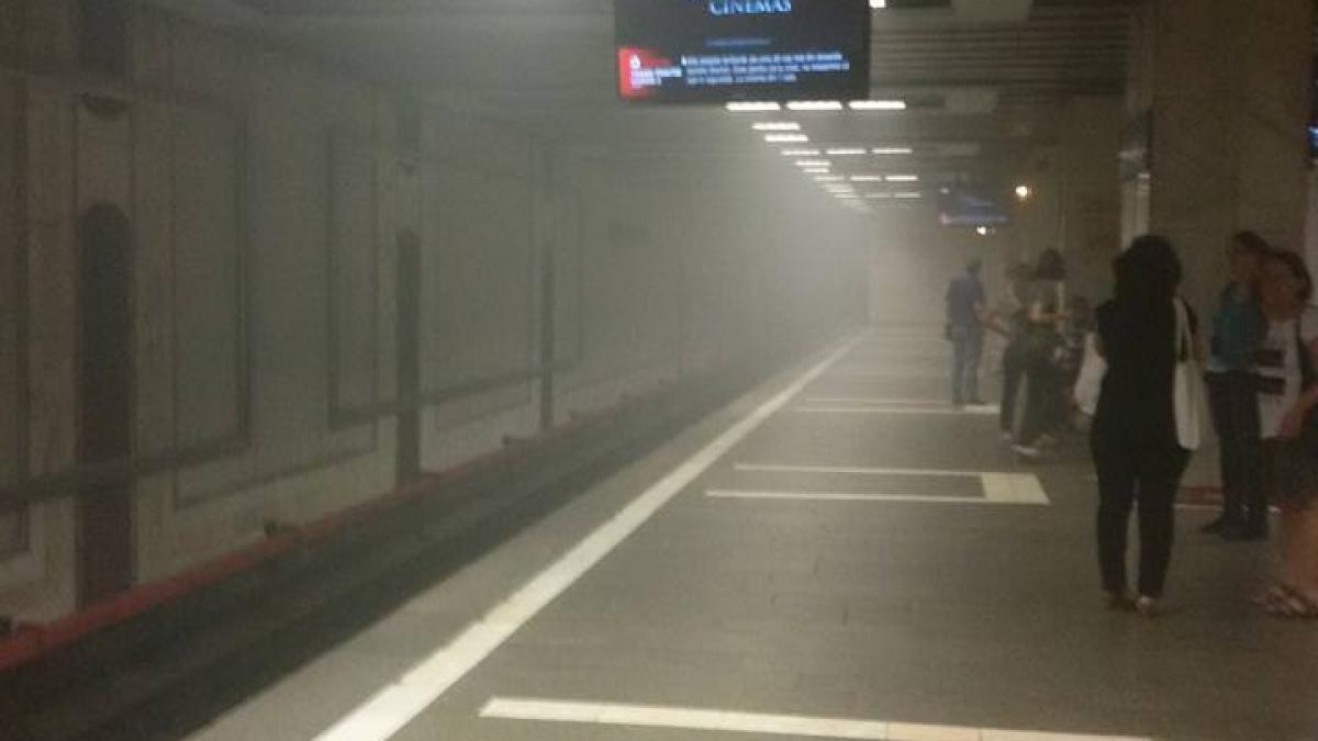 fum in statia de metrou de la aviatorilor