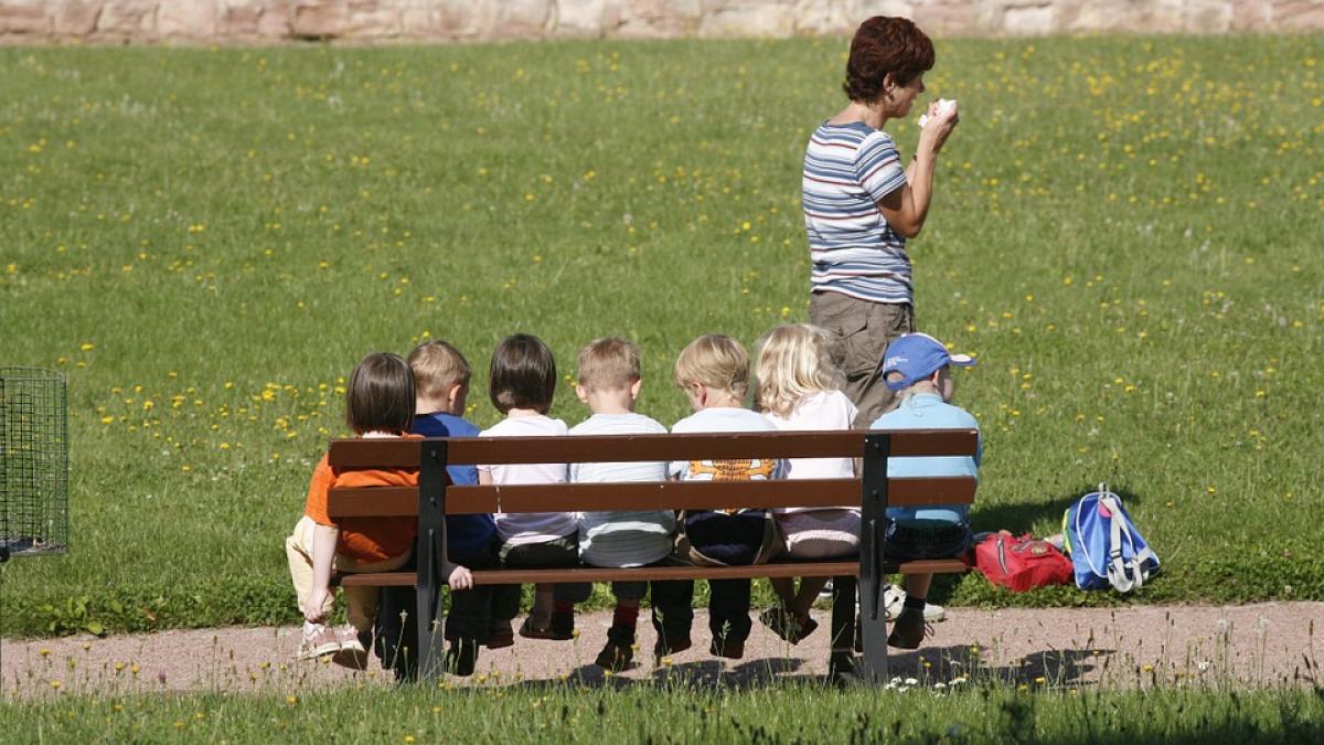 ii punea biletele copilului ei in pachetul cu mancare ce a inceput sa faca aceasta mama in fata