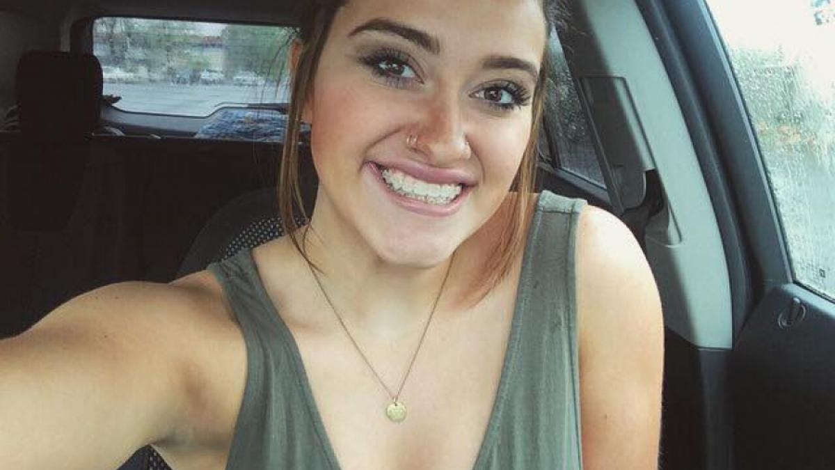 directorul a certat o eleva pentru ca nu poarta sutien la scoala reactia fetei este incredibla