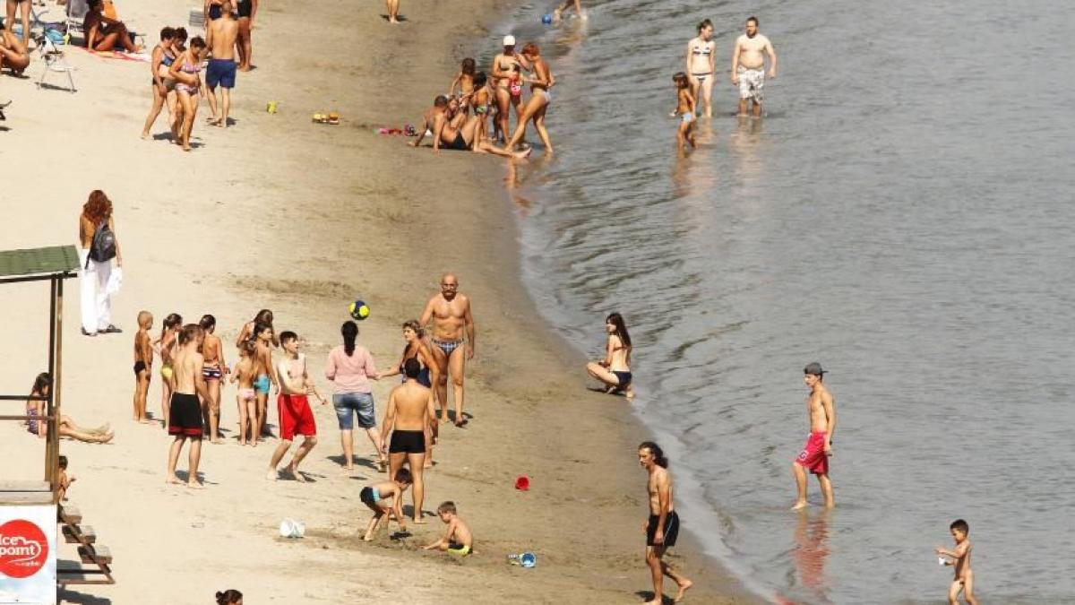 femeie salvata de turisti din apele marii ce s a intamplat pe plaja din mamaia