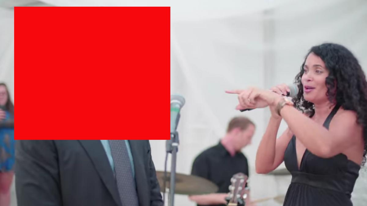 a aparut din senin la o nunta lumea a inghetat in clipa in care a luat microfonul si a inceput sa