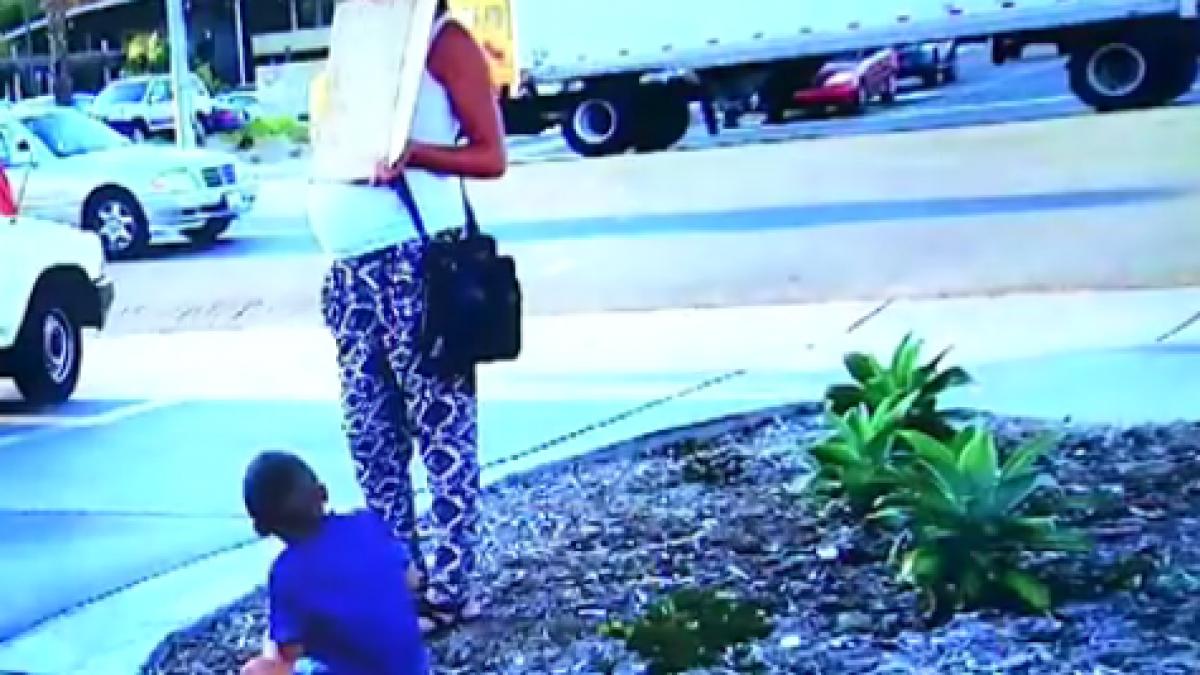 aceasta gravida cersea alaturi de fiul ei intr o parcare cand a plecat martorii au ramas masca ce