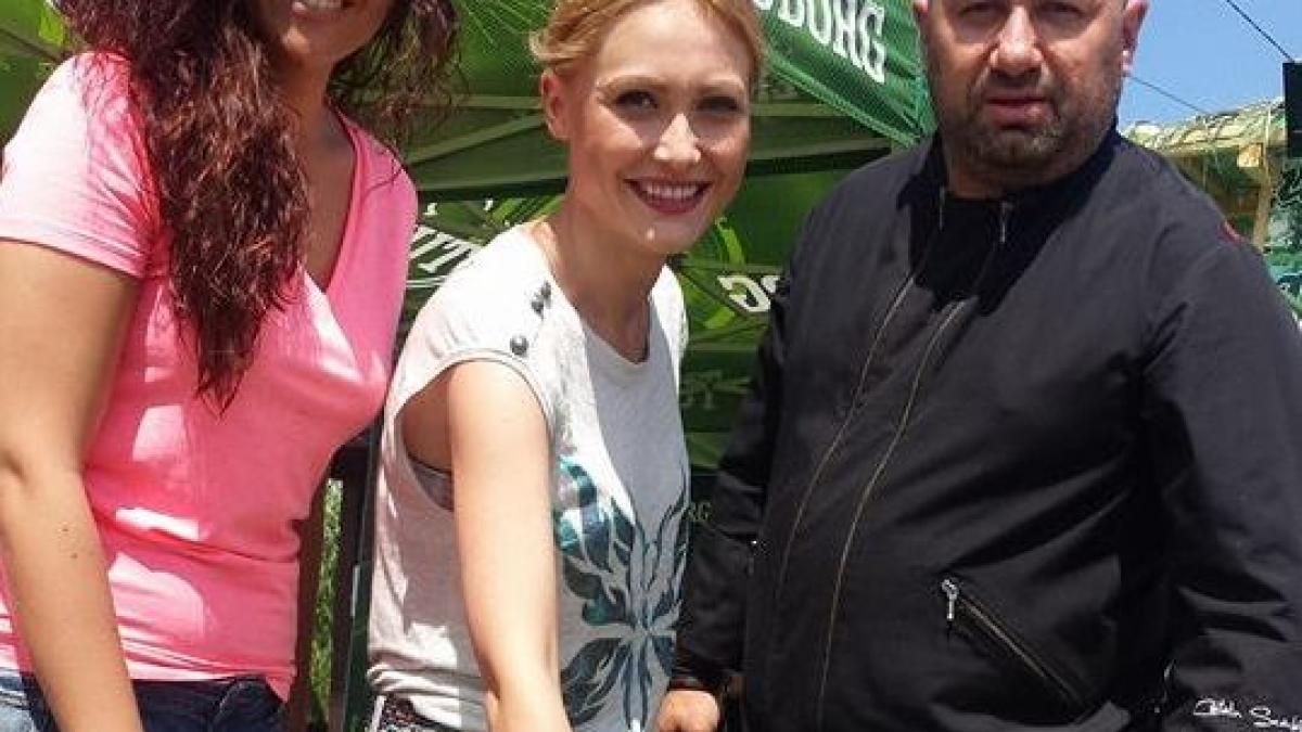 e blonda e sexy si as in bucatarie ea e sora secreta a chef ului catalin scarlatescu