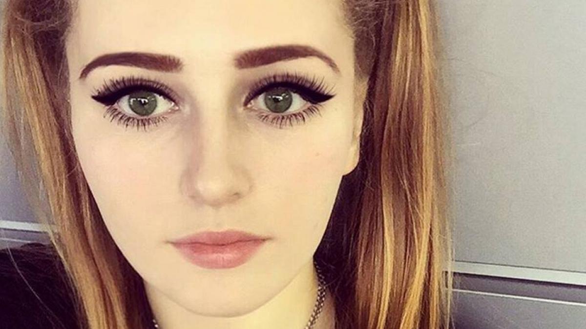 toata lumea se minuneaza de frumusetea ei dar cum arata de la gat in jos pacat de gingasia ta