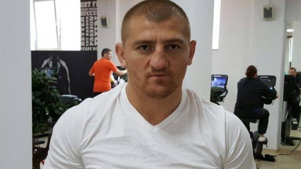 un triplu campion mondial k1 il ameninta cu bataia pe morosanu replica romanului e de milioane