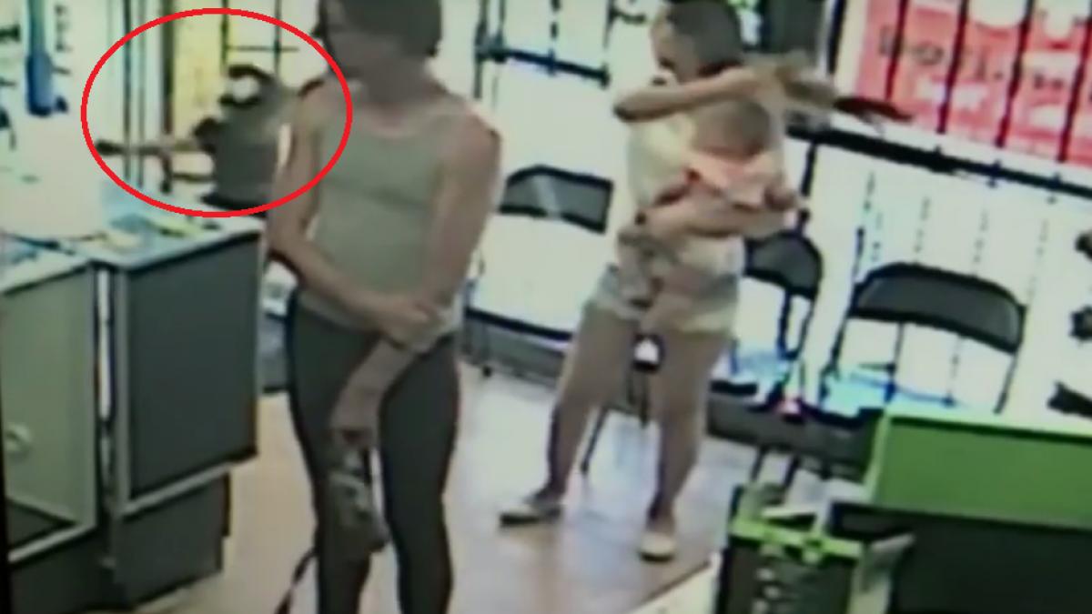 si a luat ochii de la fetita ca sa achite cumparaturile in clipa urmatoare usa magazinului s a