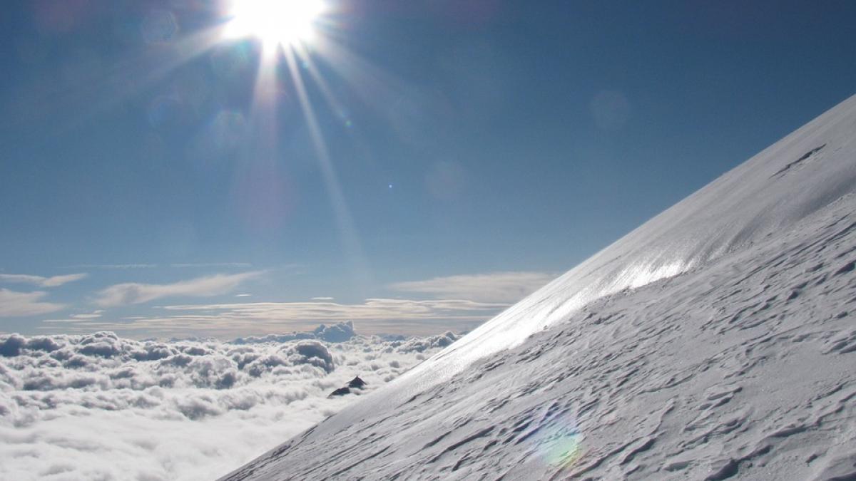 dupa cateva zile de canicula azi a nins mai multe pasuri sunt blocate de zapada