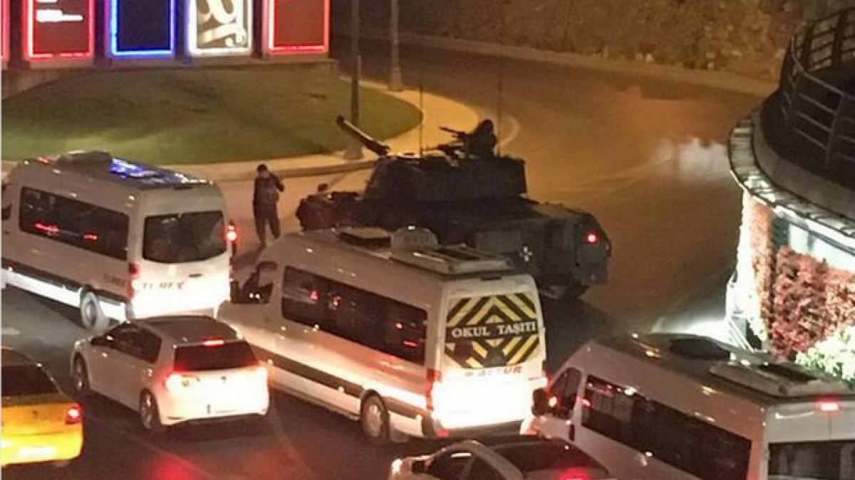 lovitura de stat in turcia tancurile sunt pe strazi oamenii sunt disperati
