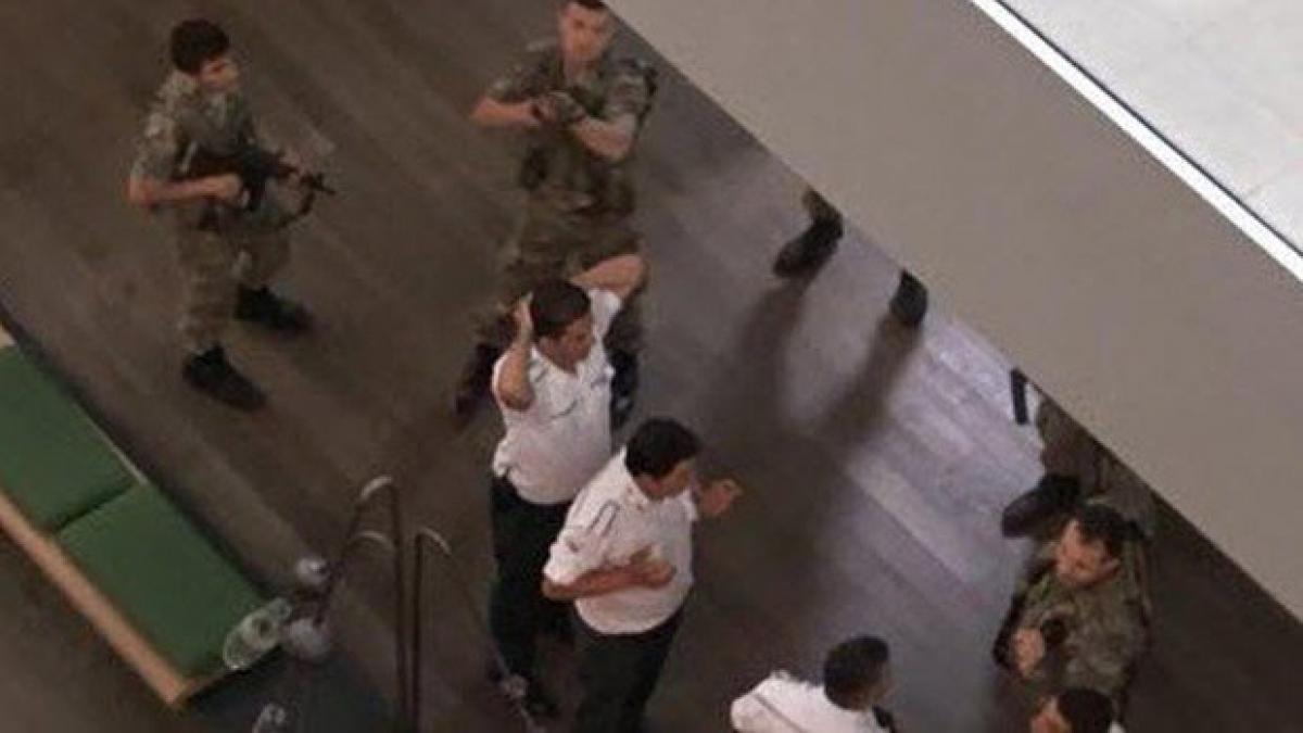 lovitura de stat in turcia clipe de groaza in televiziunea cnn turk pucistii au fost arestati