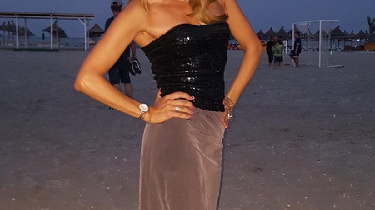 cum arata anca turcasiu in costum de baie la 45 de ani azi un cetatean pe plaja incerca sa mi faca