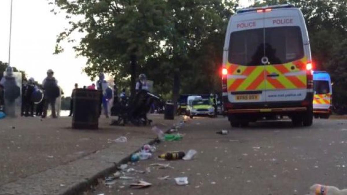 cinci oameni au fost injunghiati iar alte persoane au fost ranite dupa ce doua batai cu apa au