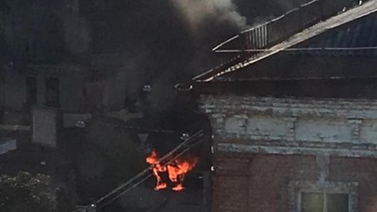 masina in flacari twitter.jpg