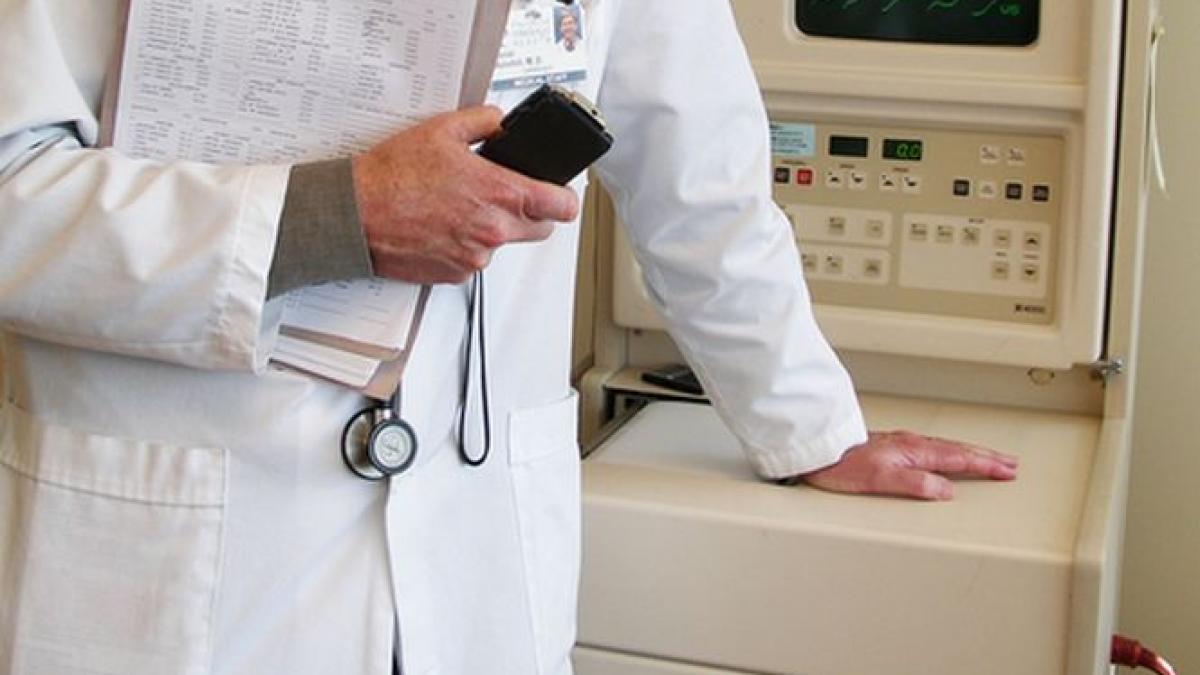 medic iasi sechestru asigurator bani dna