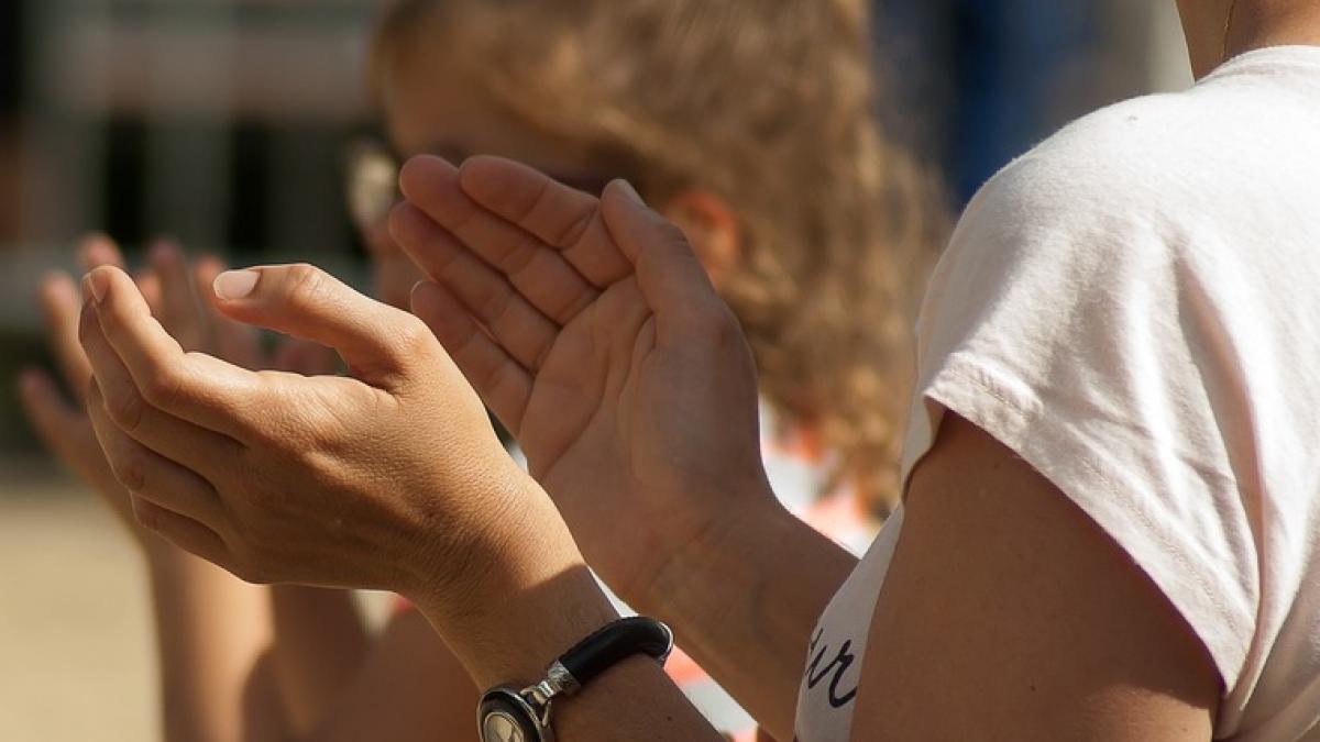 o scoala din australia a interzis aplauzele