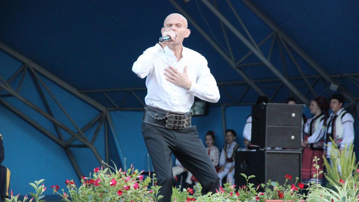 un celebru cantaret din romania a murit avea doar 48 de ani