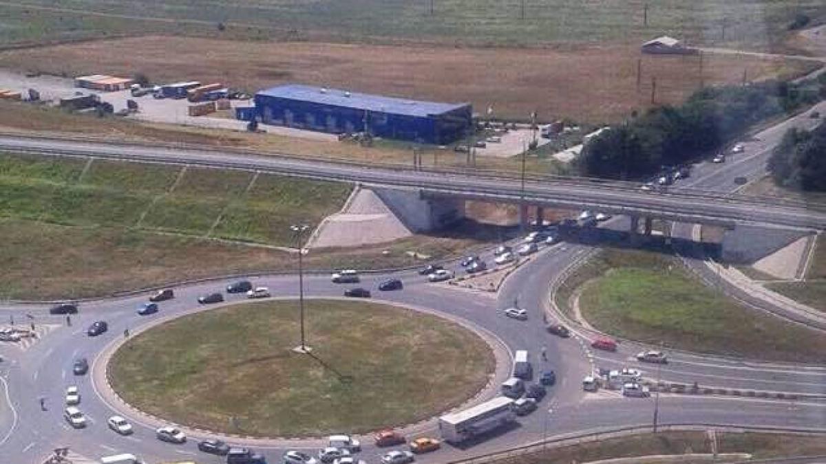 un elicopter al inspectoratului general de aviatie al m a i va survola autostrada a2 bucuresti