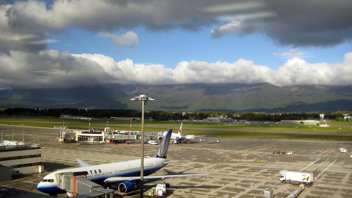 masuri de securitate sporite pe aeroportul din geneva politia elvetiana in stare de alerta