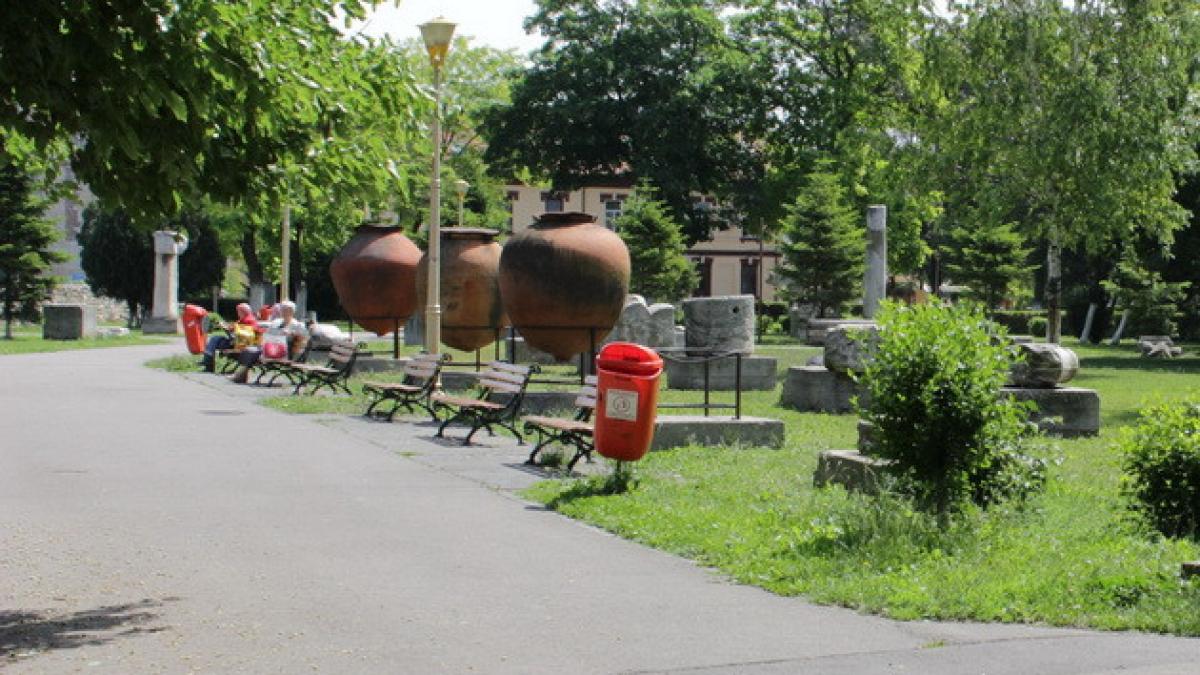 un vas antic de 2000 de ani distrus de hotii de fier vechi