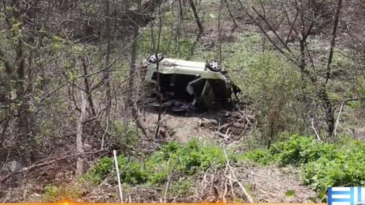 accident grav la posada o masina a cazut intr o prapastie adanca de 20 de metri