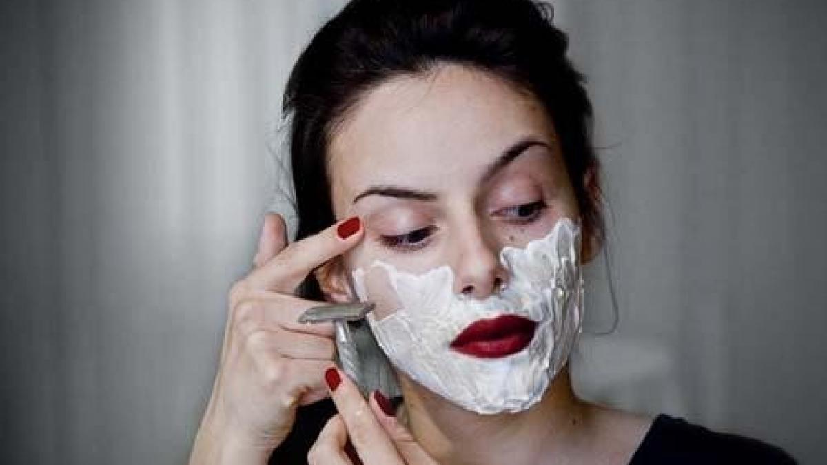 aceasta femeie se barbiereste in fiecare zi de ce si cum functioneaza aceasta metoda aparent bizara