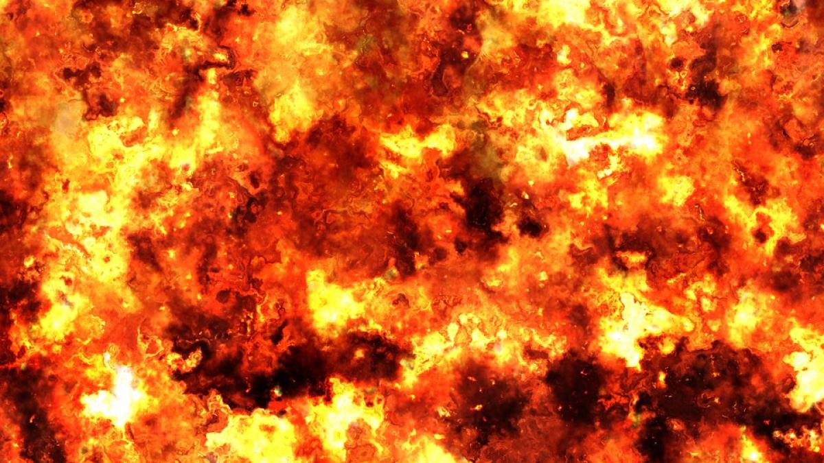Două etaje ale unui bloc din Iaşi au sărit în aer. Doi oameni au murit și 11 sunt răniți grav. Primele imagini de la faţa locului