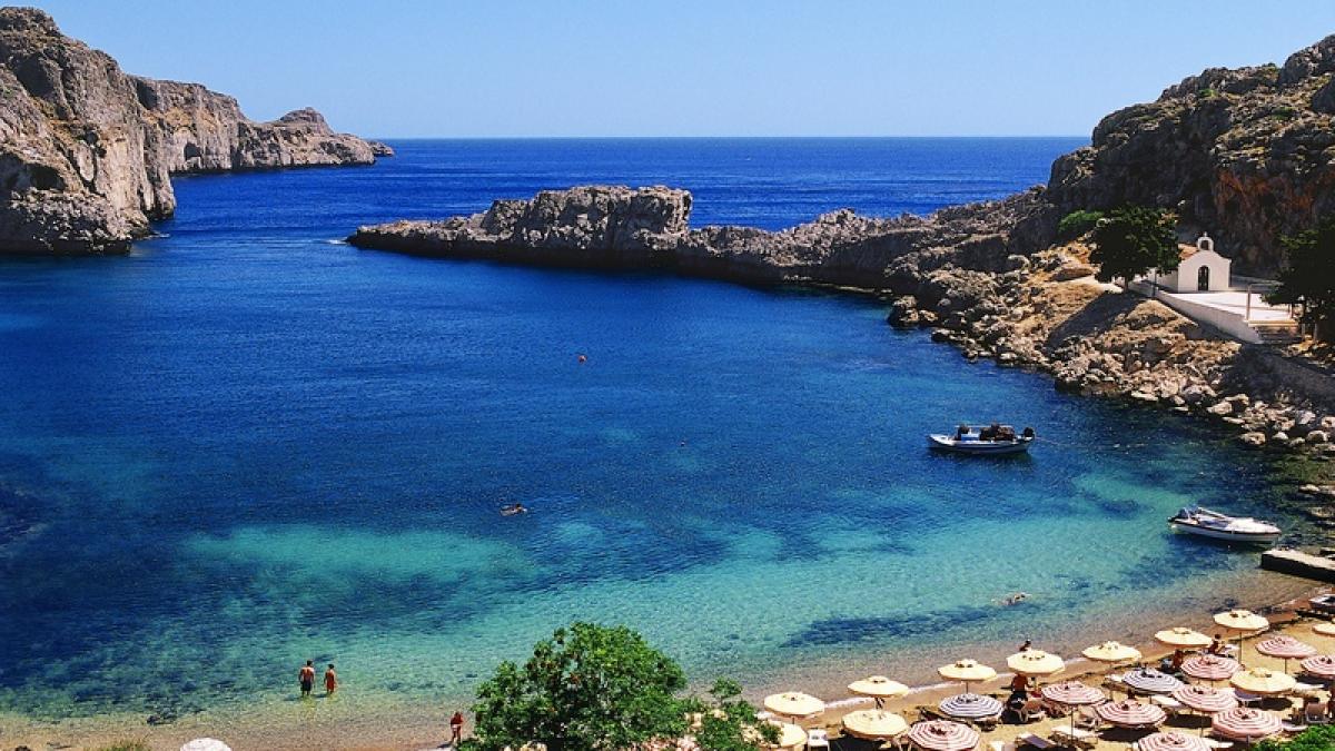 la plaja pe insula soarelui