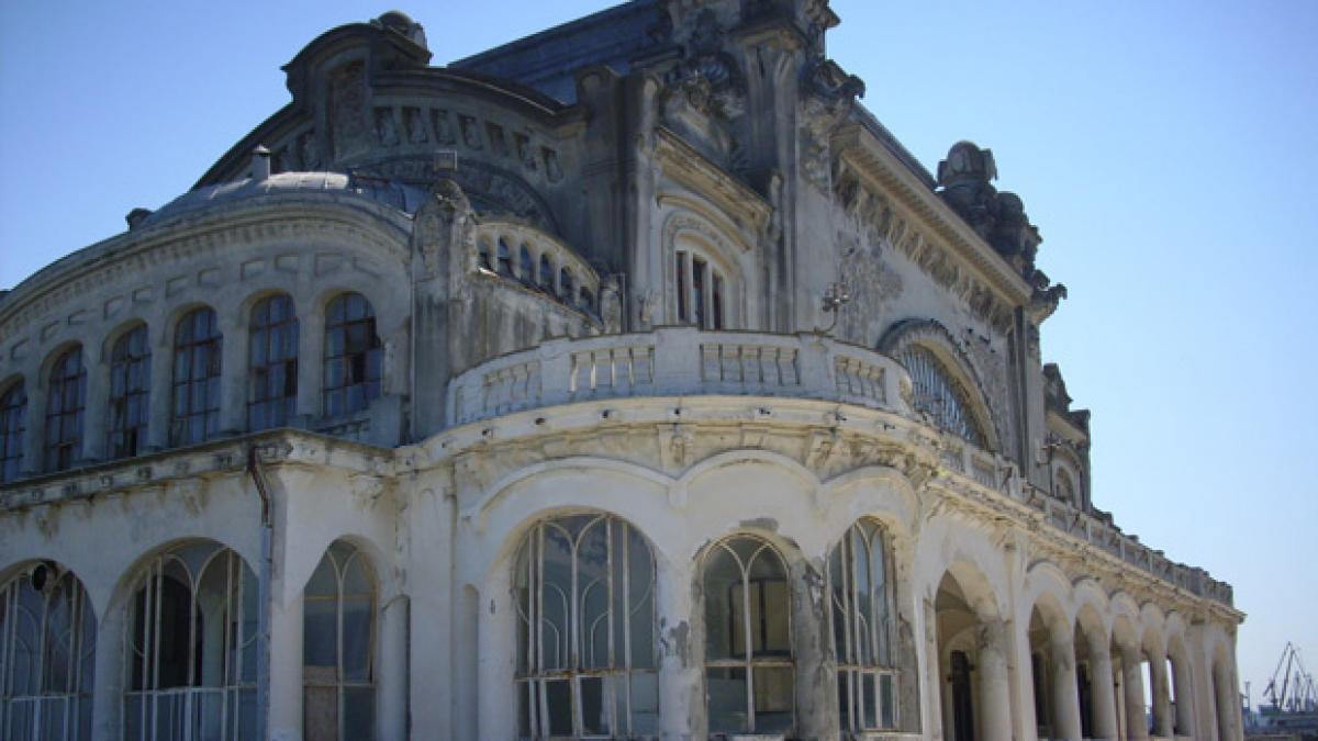 scene dramatice in centrul constantei un barbat si a taiat venele in fata trecatorilor