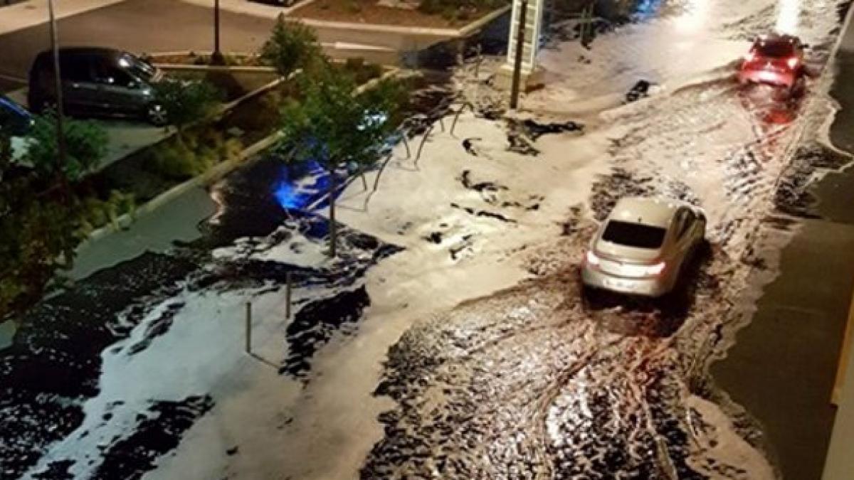 incredibil un oras francez a fost inundat cu vin