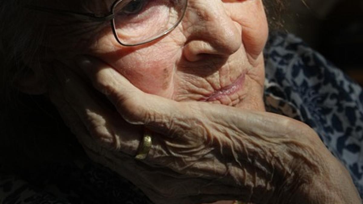 o batrana a sunat la un numar gresit pentru a cere ajutor a urmat ceva incredibil