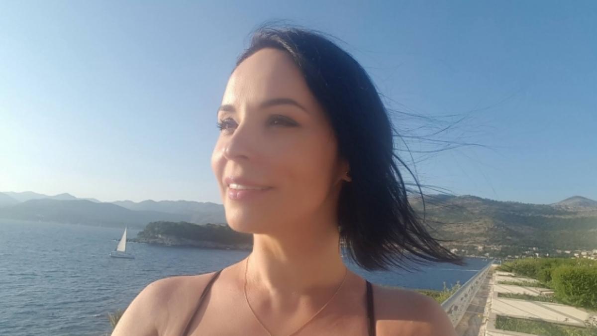 imagini inedite cu andreea marin la plaja uite cum arata zana in costum de baie la 41 de ani