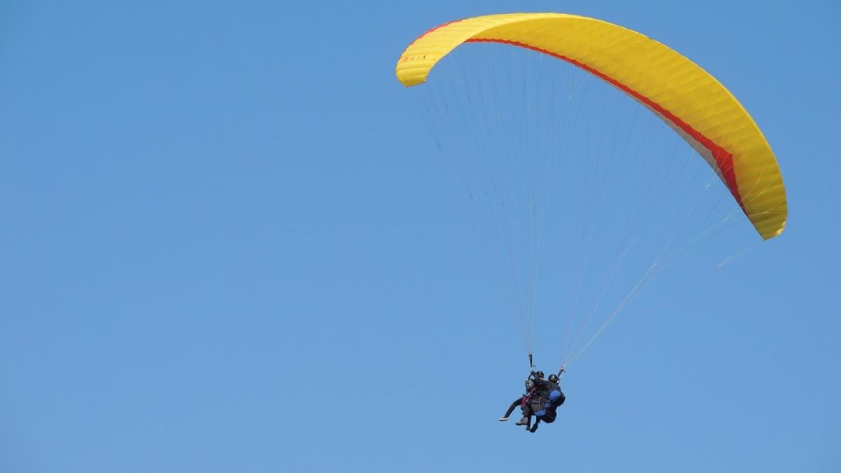 accident in munti o femeie s a prabusit cu parapanta