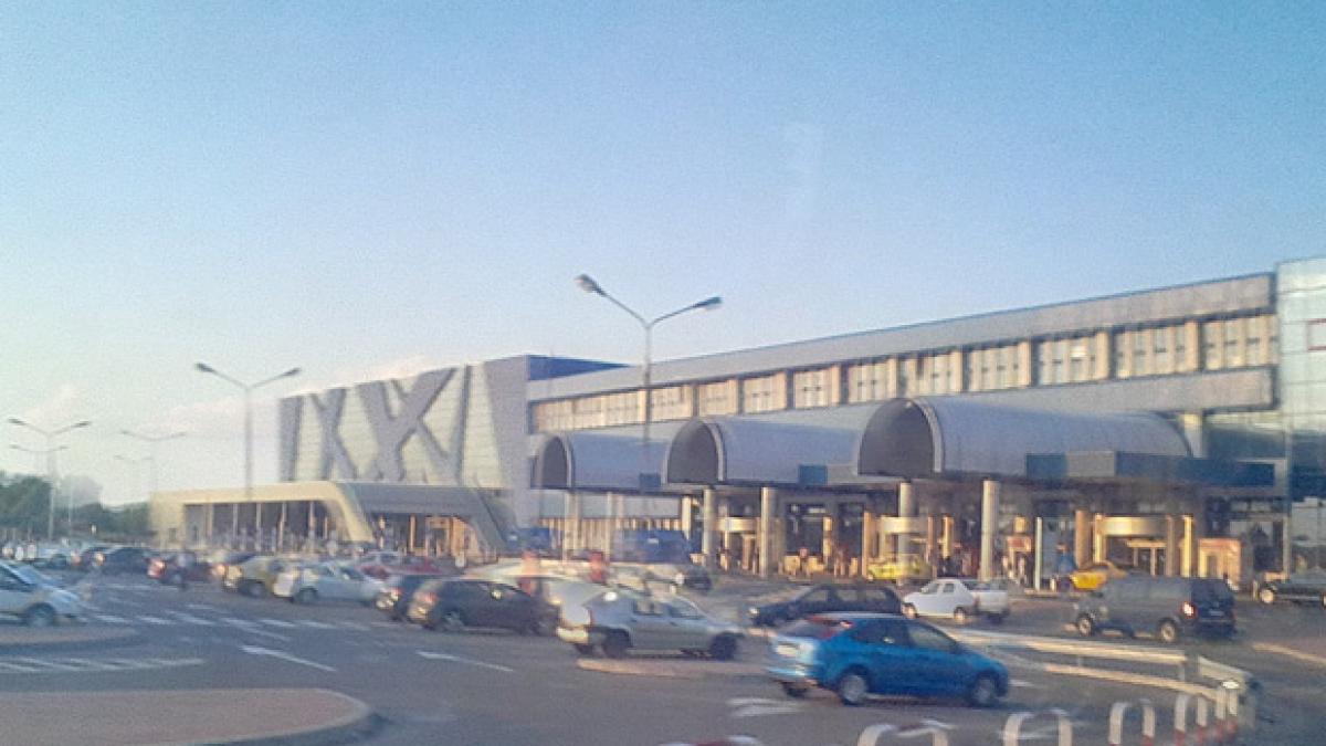 scandal la aeroportul henri coanda din otopeni o turista din germania acuza ca a fost tinuta ilegal