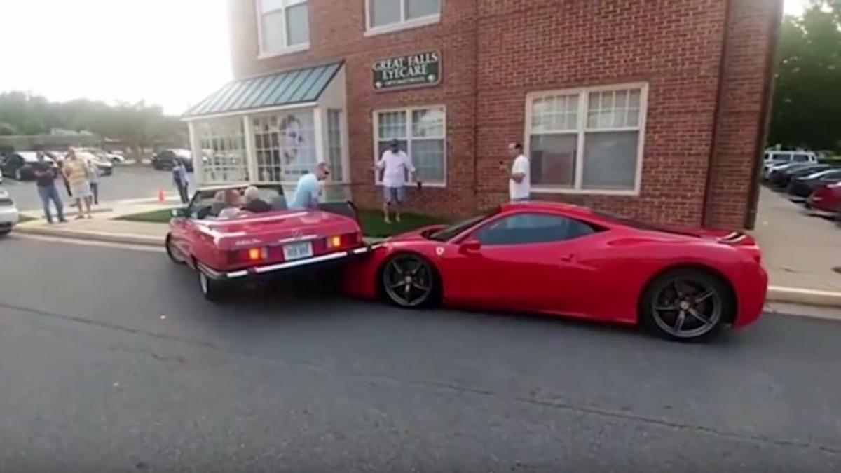 cea mai scumpa parcare laterala mercedes si ferrari