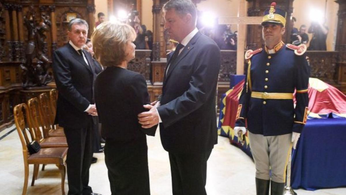 presedintele klaus iohannis omagiu pentru regina ana la castelul peles