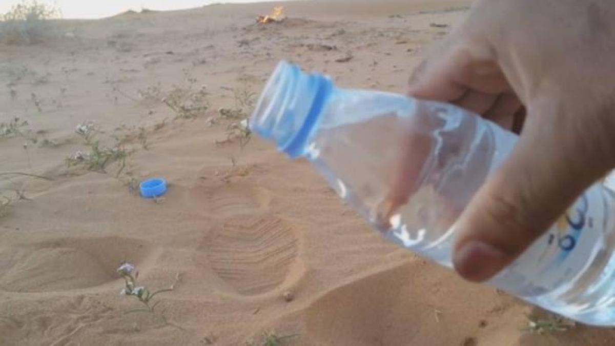 video a turnat apa rece in nisipul din desert nu iti imaginezi ce s a intamplat