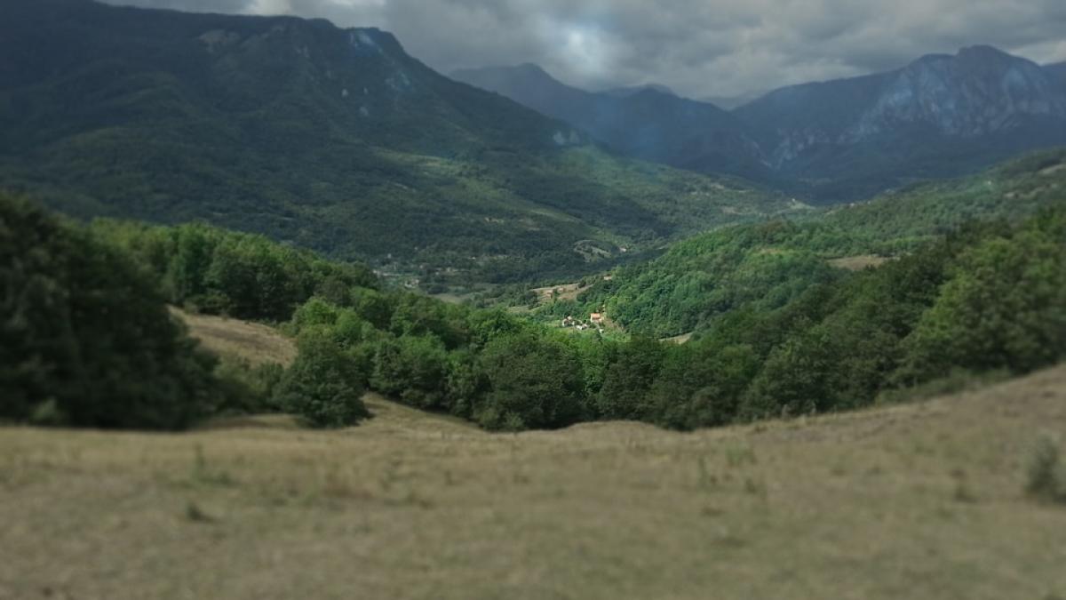 in satul de bastina al traficantilor romani din reportajul sky news chiar au fost aia din marea