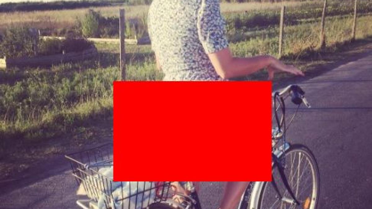 o celebra cantareata a iesit la plimbare cu bicicleta si a lasat sa se vada tot poza care a strans