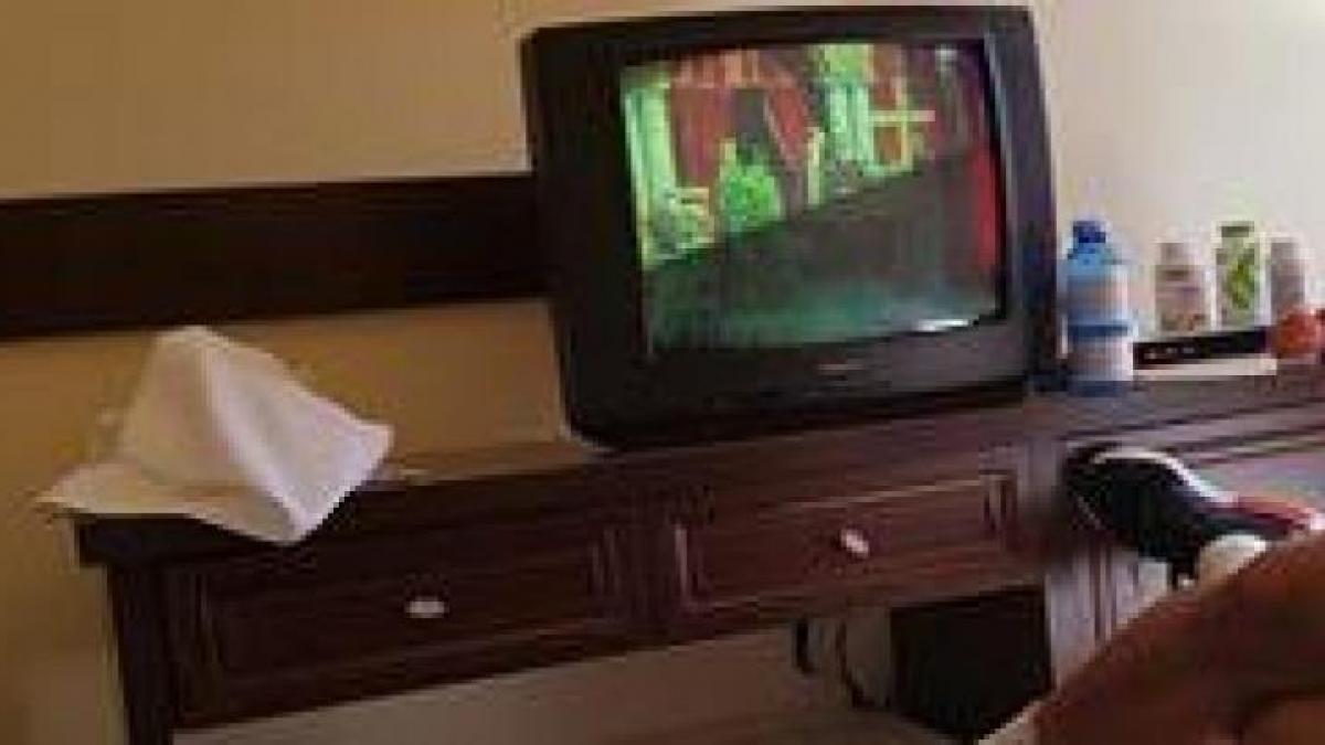 ce surpriza a avut ianis zicu cand a intrat intr o camera de hotel din romania