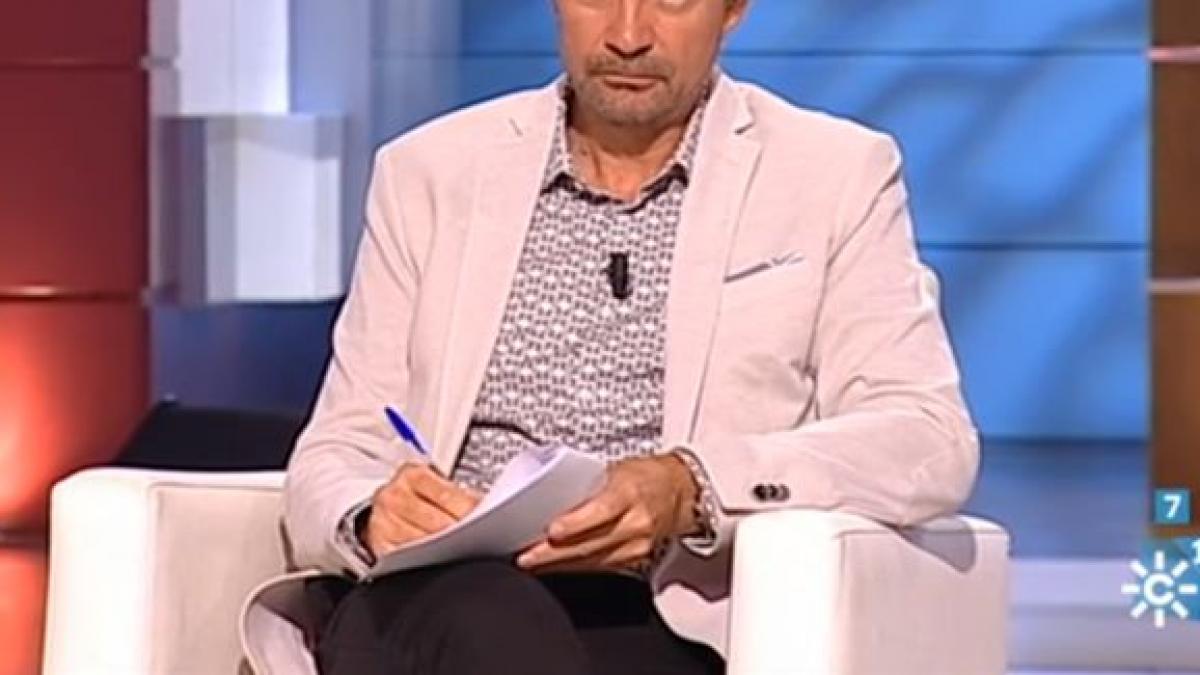 video un prezentator tv a fost sunat in direct si certat de mama sa care a fost motivul mustrarii