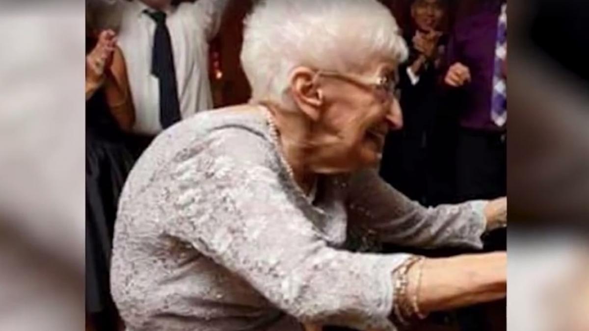 bunicuta aceasta traia de zeci de ani cu o cocoasa uriasa a reusit sa isi indrepte spatele dupa ce