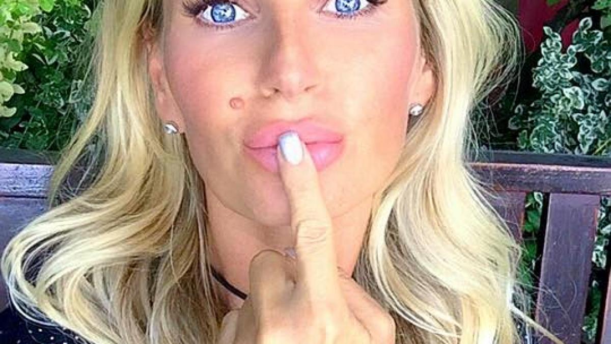 cum arata andreea banica la plaja in costum de baie gravida in 6 luni simtim amandoi briza marii