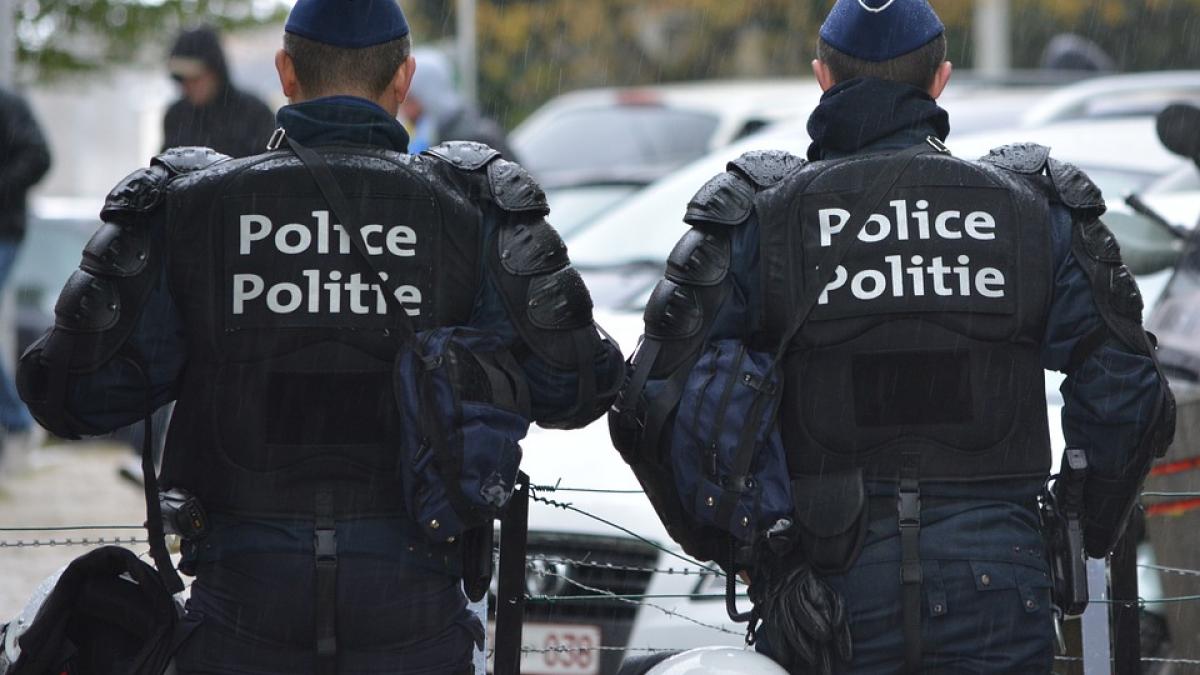 ostatici marea britanie barbat inarmat