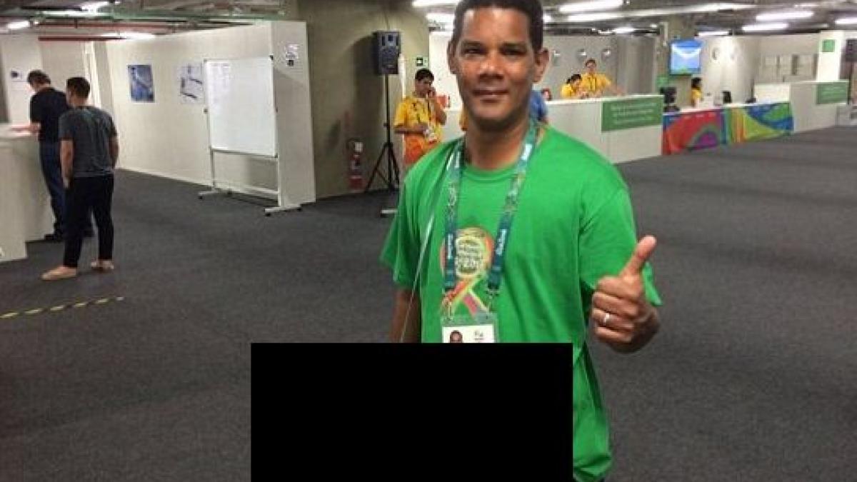 cel mai cool job de la olimpiada toti sportivii il cauta pentru produsele speciale pe care le cara