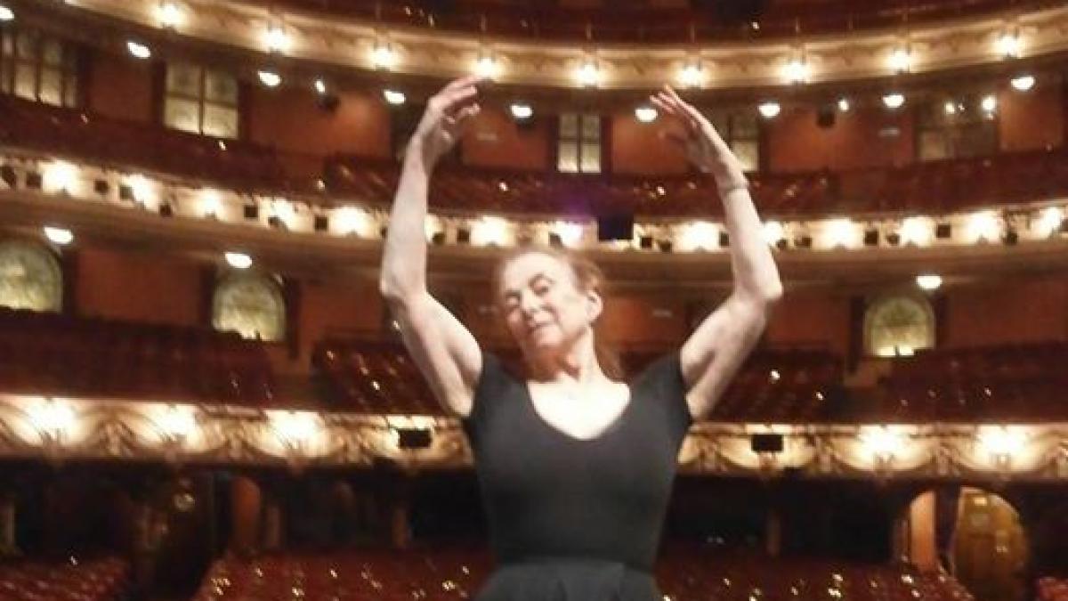 ea este cea mai batrana balerina din marea britanie