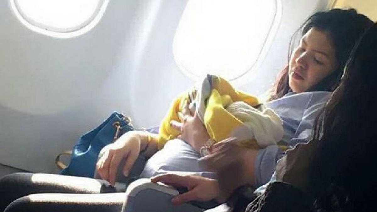 o femeie a nascut in avion la 10 000 de metri altitudine ce au facut pasagerii
